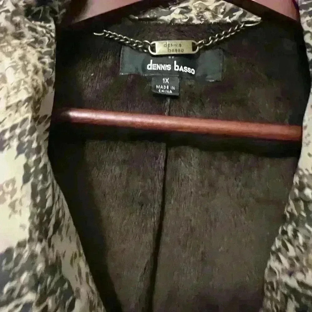 Dennis Basso QVC snake print 1x plus winter coat. Zip and snap front with collar - Picture 8 of 8